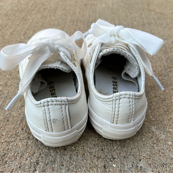 Converse Youth Chuck Taylor All Star Big Eyelets Ox Sneakers - Picture 4 of 5